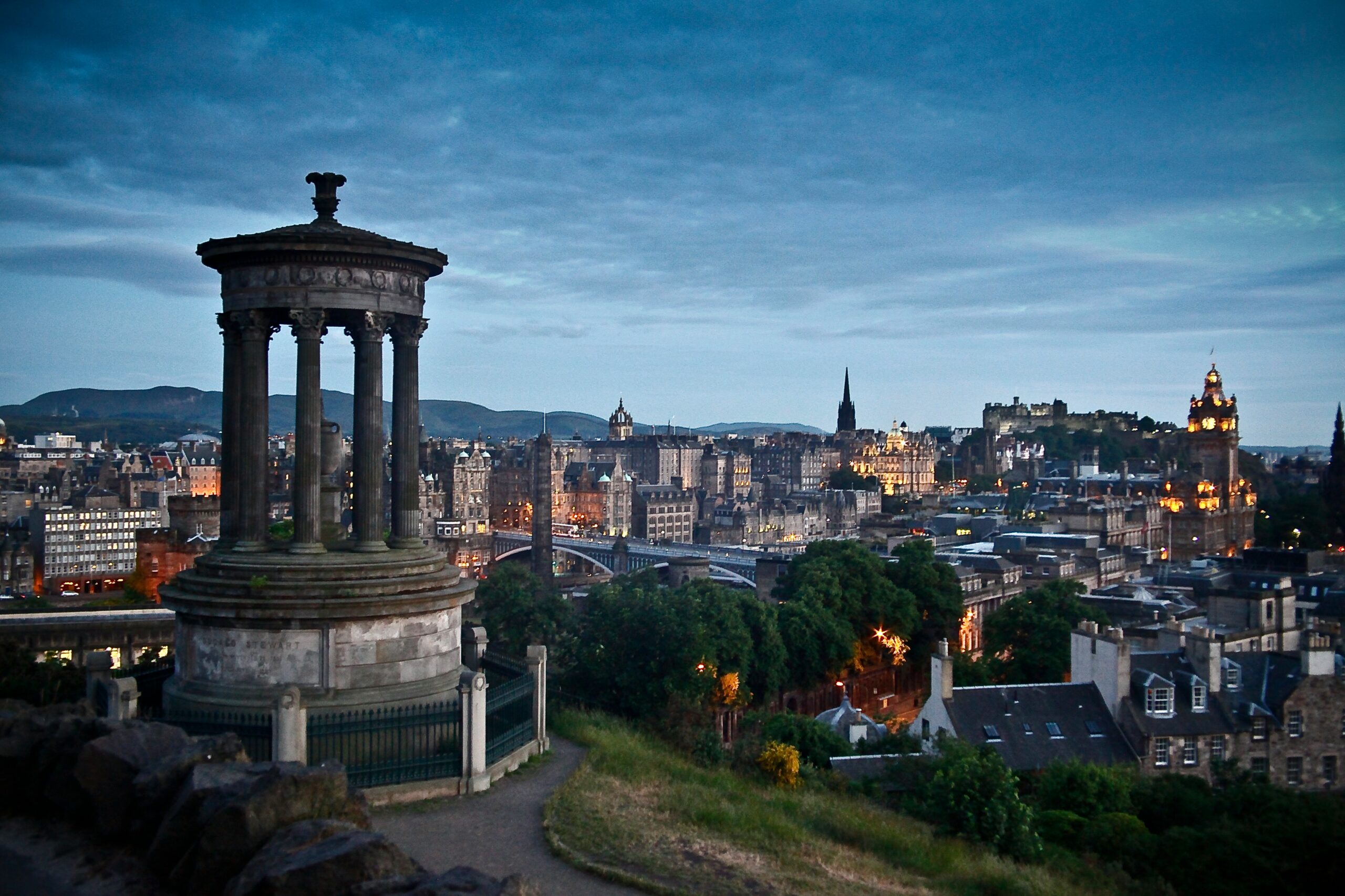 Edinburgh historic closes and alleyways